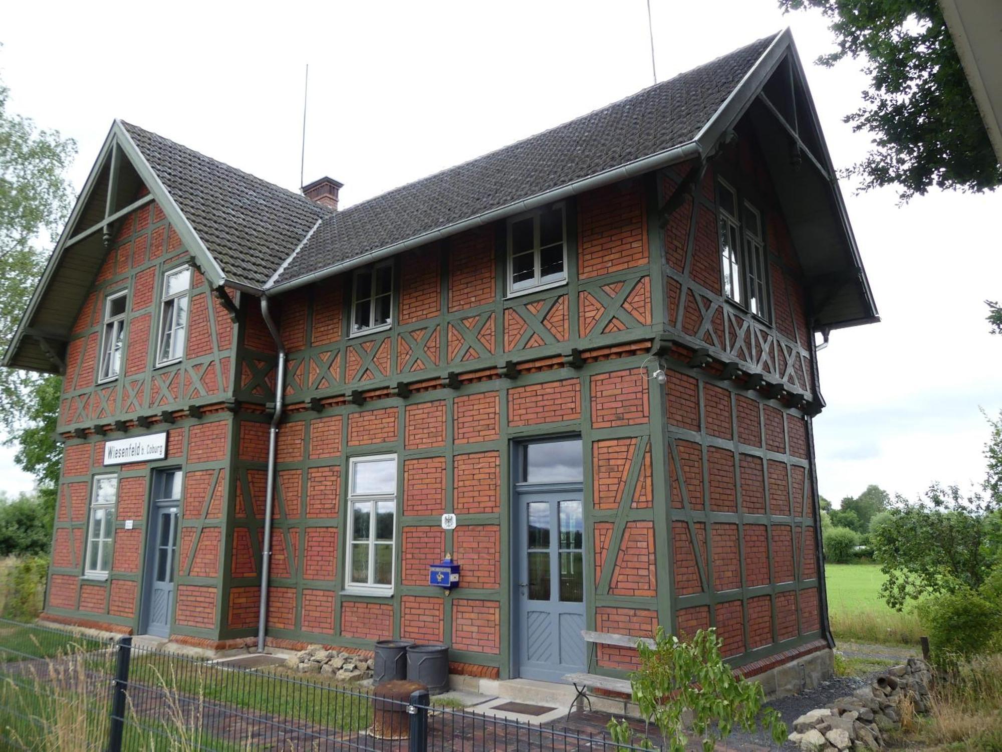 Ferienwohnung Bahnhof 1892 Meeder Екстериор снимка