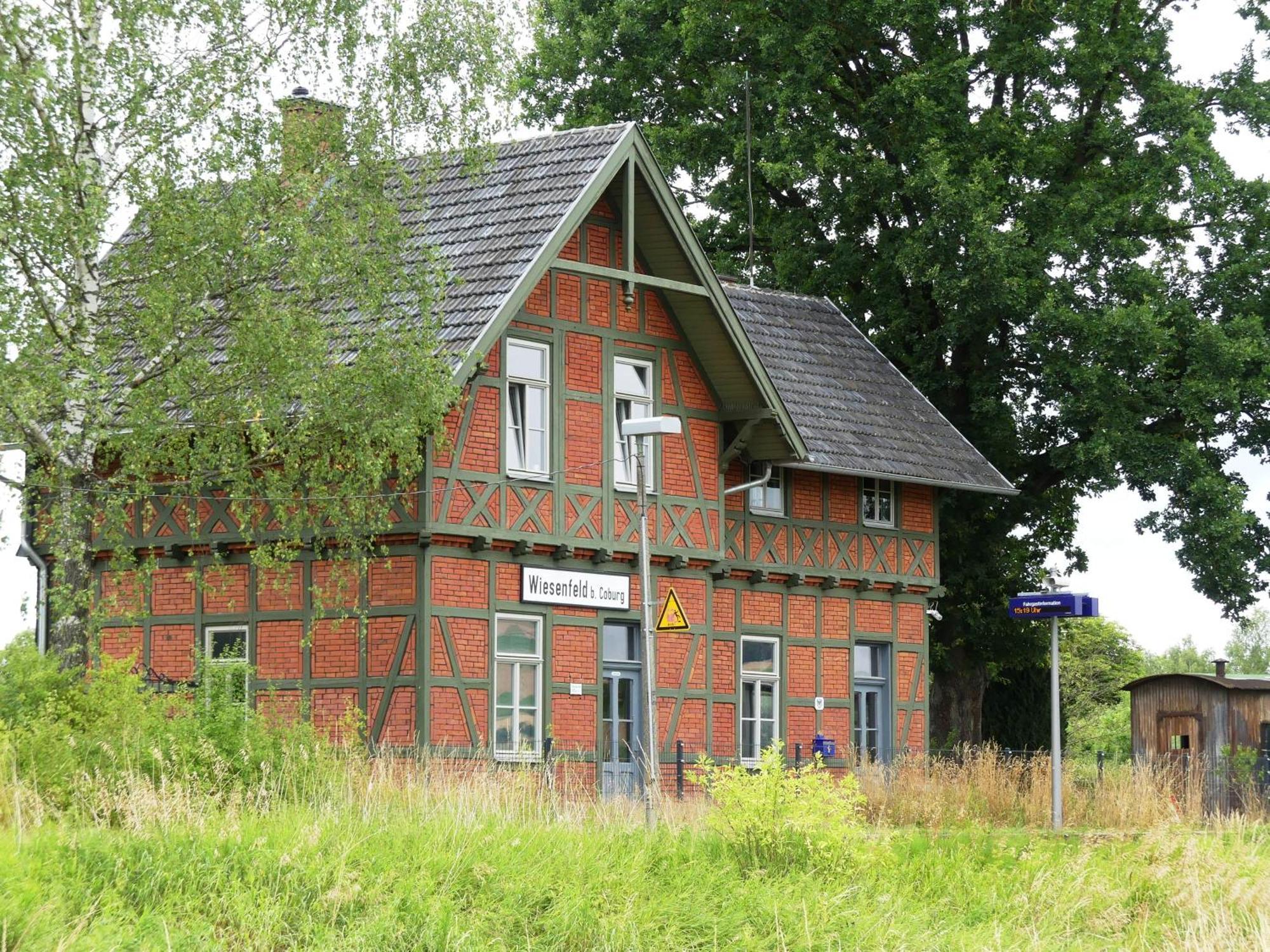 Ferienwohnung Bahnhof 1892 Meeder Екстериор снимка